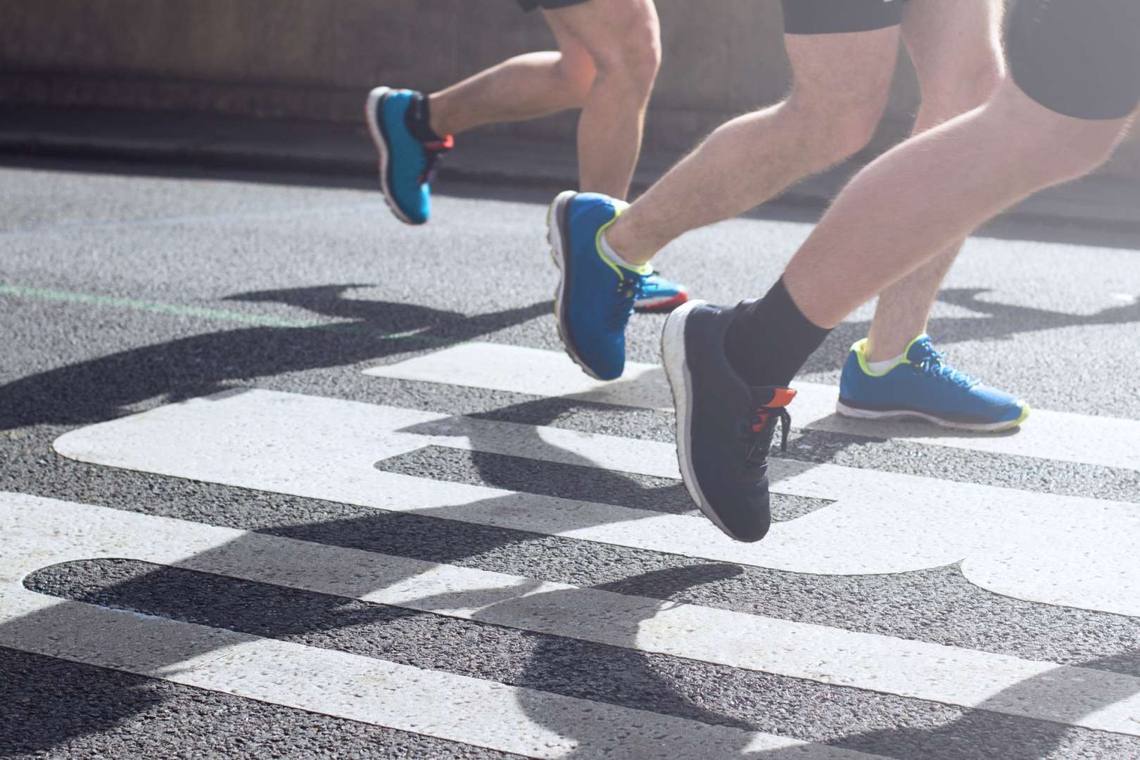 synchronized legs of marathon runners