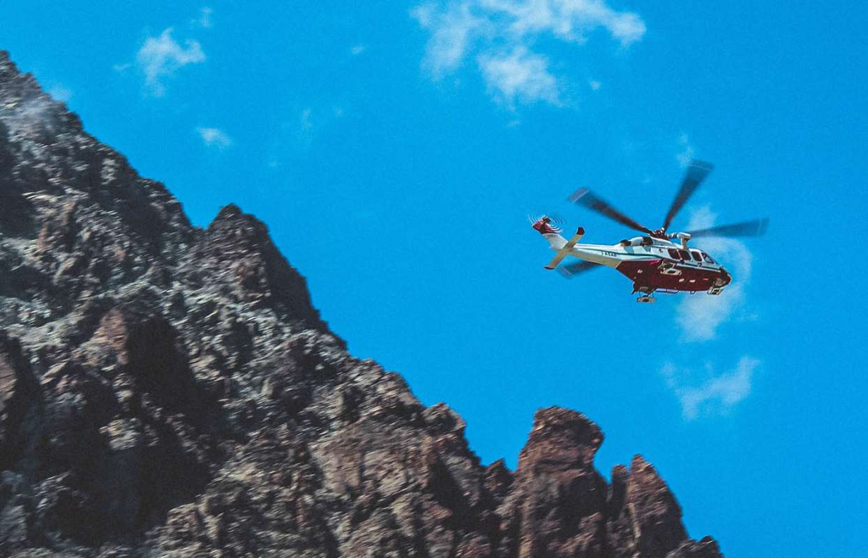 Climbing Mount Everest why it's expensive whether you live or die