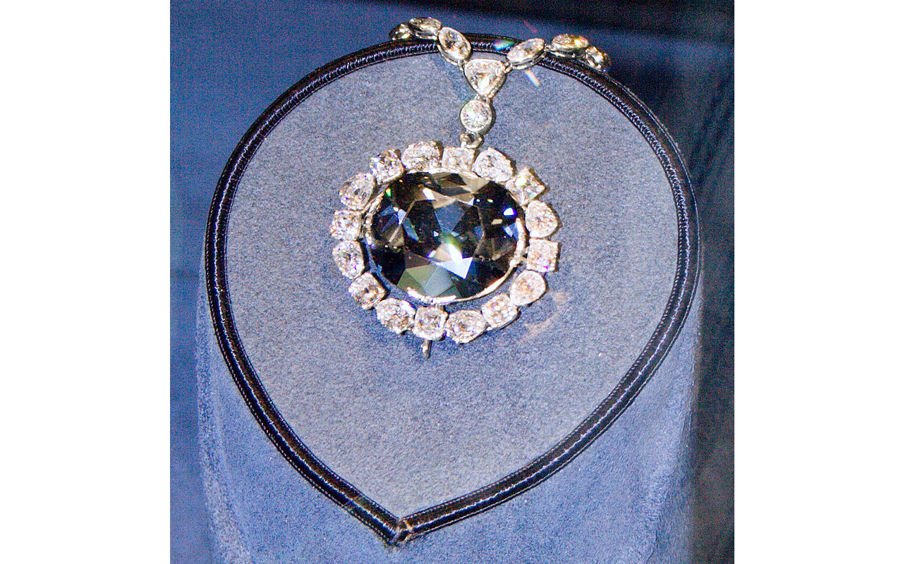 Story of Titanic's iconic heart of the ocean diamond necklace - dlmag