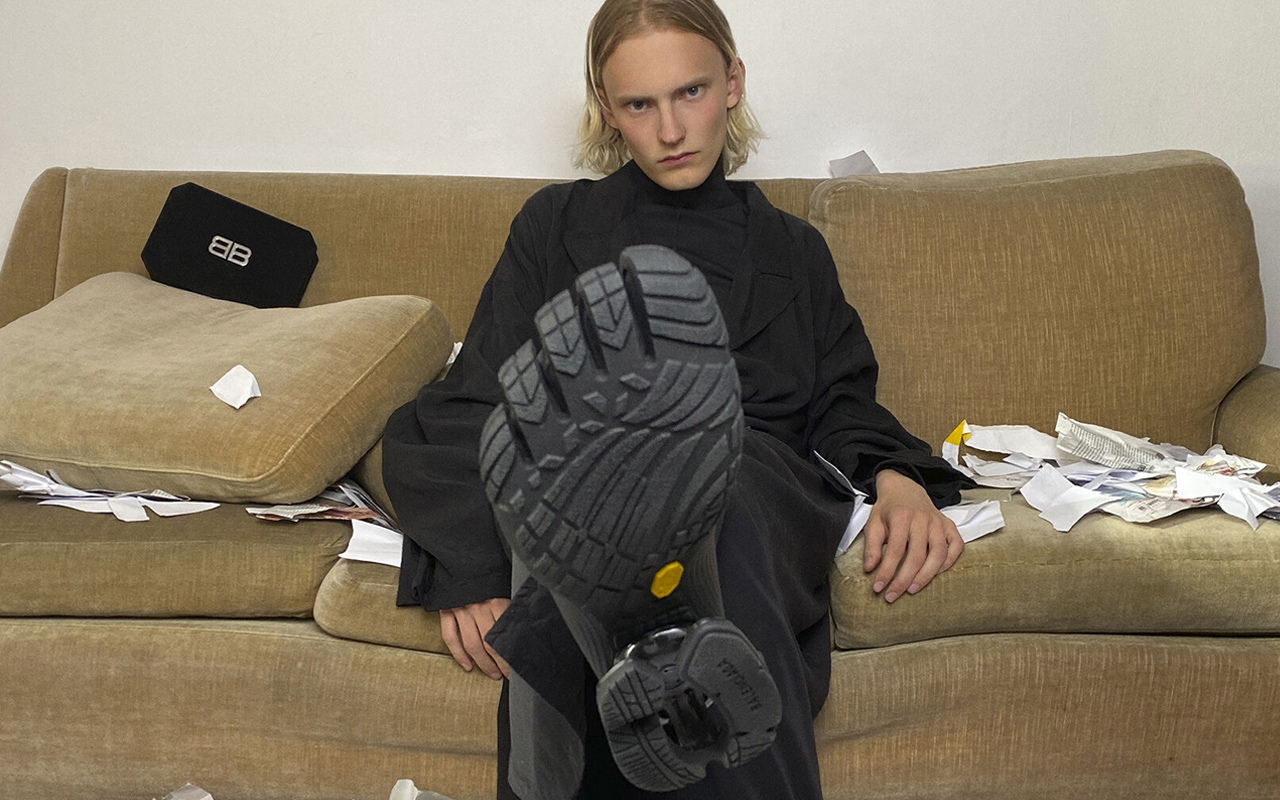 enestående Vandre nå Limited-edition Balenciaga Toe Sneakers are now available - dlmag
