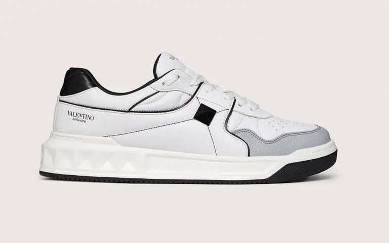 one stud sneaker