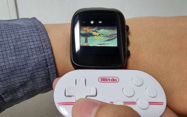 Xbox Cloud game played on a smartwatch is so 2021 - DadLife Magazine